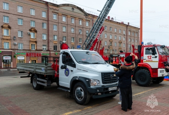 Автопарк Брянского пожарно-спасательного центра пополнился автомобилем для группы специальных работ