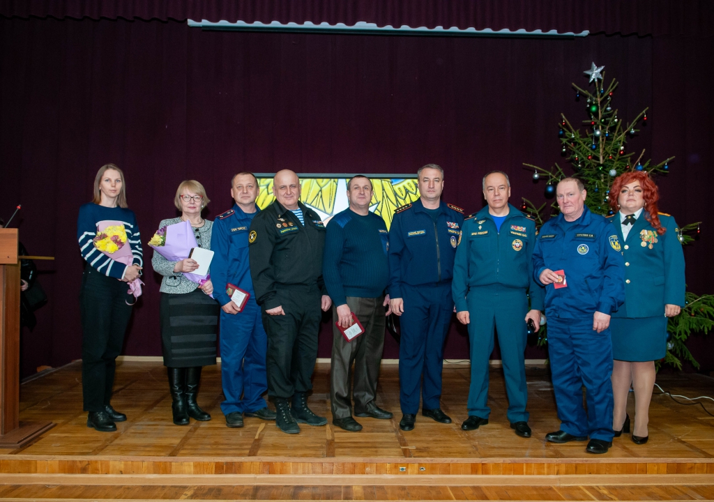 28 декабря в пожарно –спасательном центре прошло торжественное мероприятие, посвященное 33- годовщине образования МЧС России 