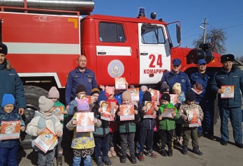 Комаричским дошкольникам и ученикам Выгоничских школ рассказали о профессии спасателя в пожарных частях