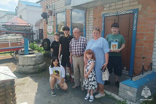 Познавательная экскурсия в Народном музее и ПСЧ 37 для воспитанников пришкольного лагеря