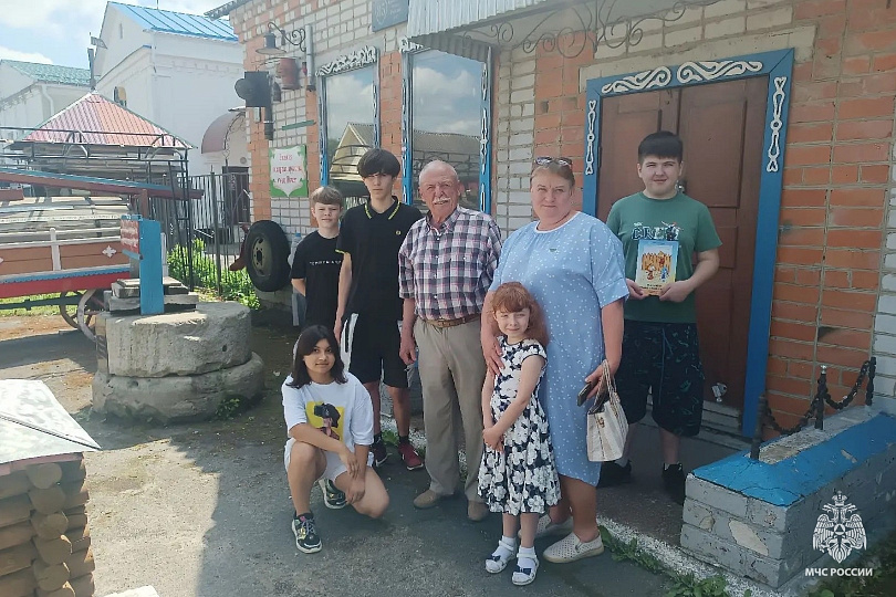 Познавательная экскурсия в Народном музее и ПСЧ 37 для воспитанников пришкольного лагеря