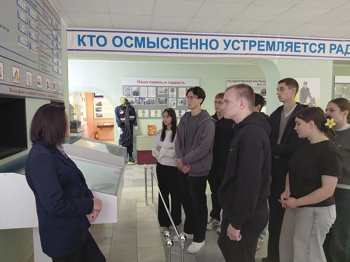 Будущие педагоги посетили музей Брянского пожарно – спасательного центра