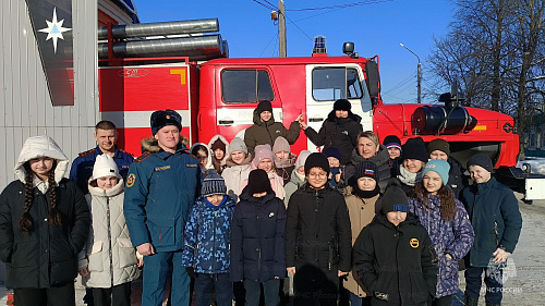 В пожарно – спасательной части №38 для школьников прошел день открытых дверей