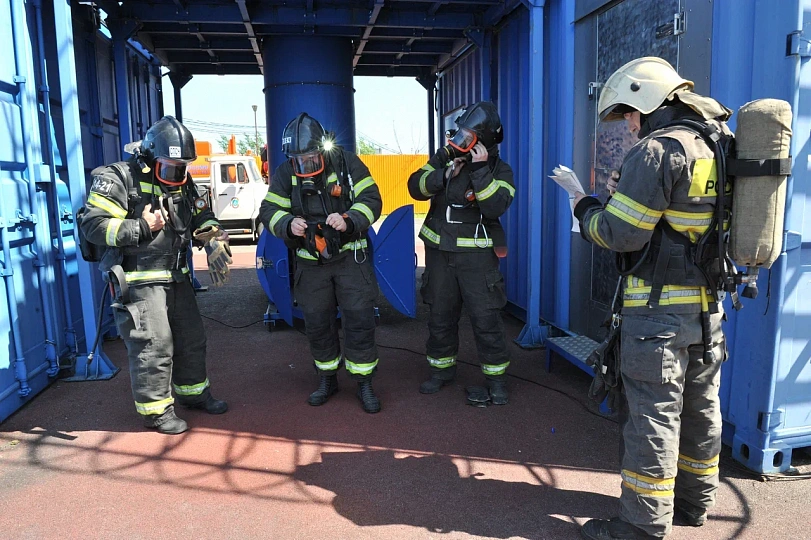 В Брянском пожарно спасательном центре подвели итоги смотра конкурса «Лучшее звено ГДЗС»