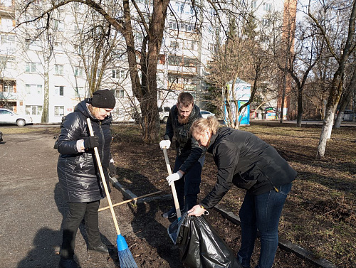 Сотрудники Брянского пожарно – спасательного центра приняли участие в санитарной пятнице